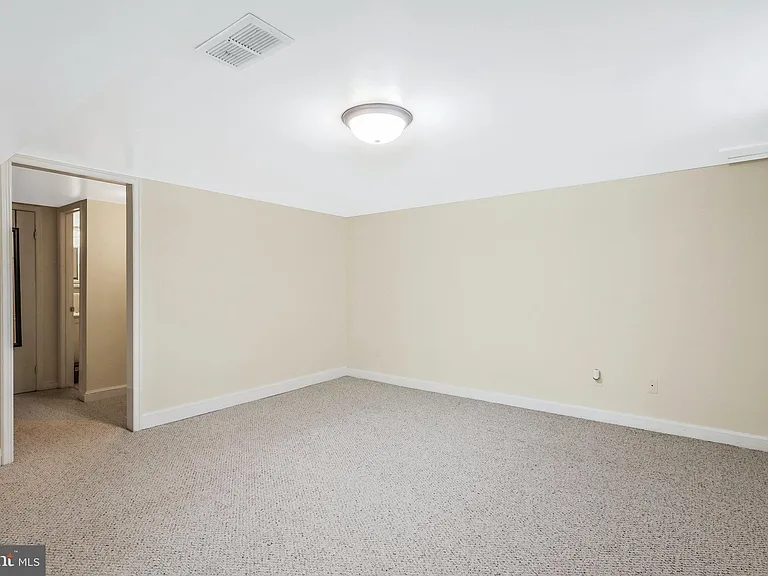 7030 Donna Cir — Photo 20