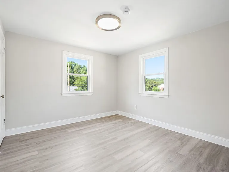 5204 Lackawanna St — Photo 12