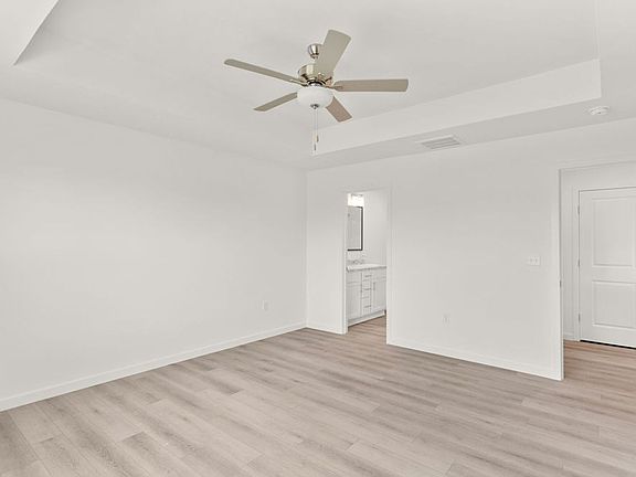 5th image of 1360 Kay St