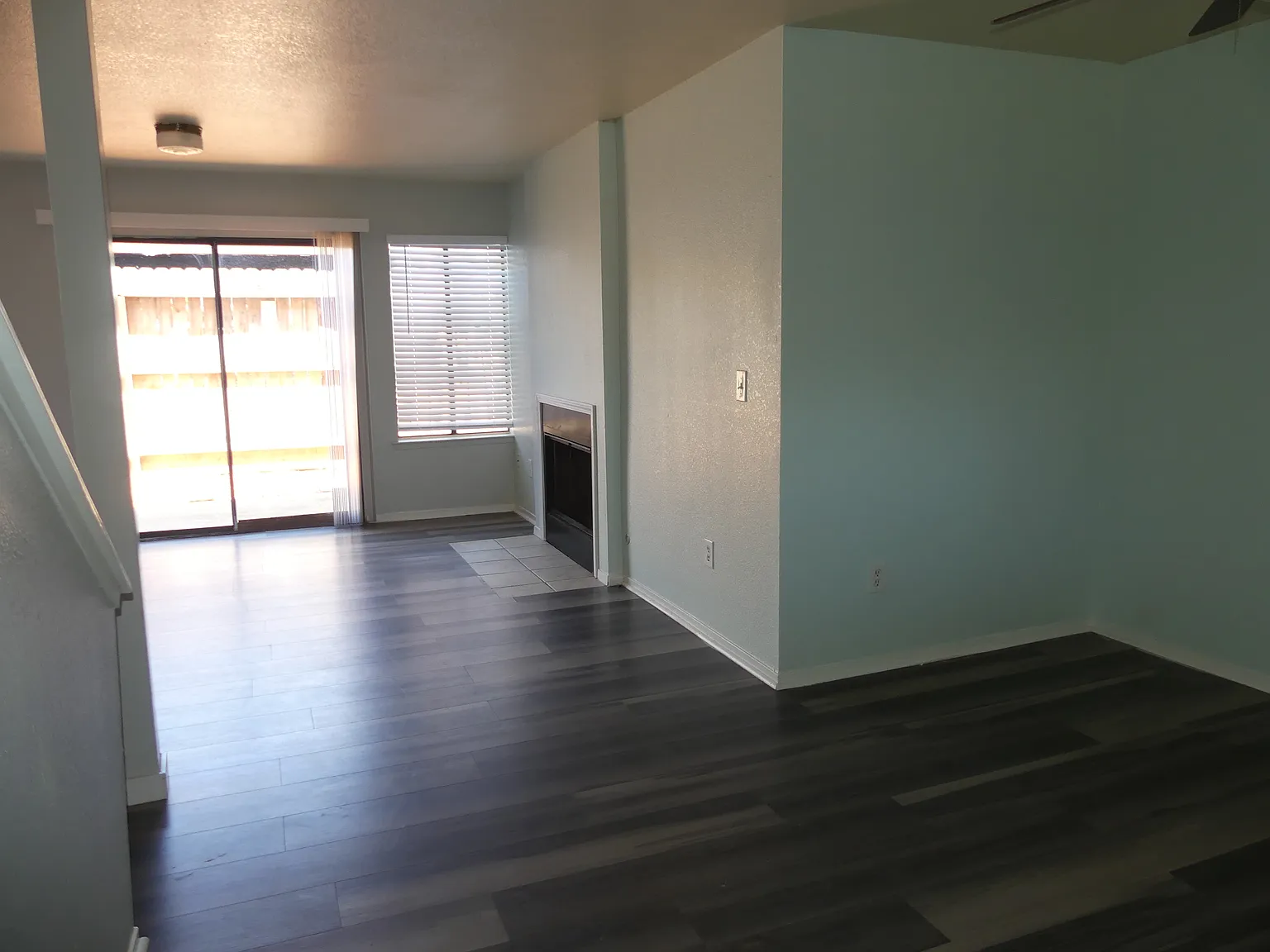 2 bed, 1.5 bath, 1178 sqft, $1,525 — Photo 2