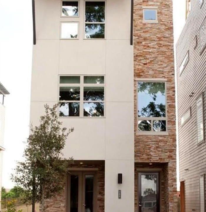 1st image of 3673 Blaine Ave