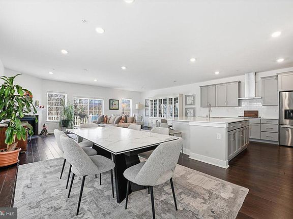 4th image of 279 Red Leaf Ln