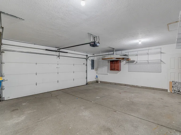 2068 Broughton St — Photo 44