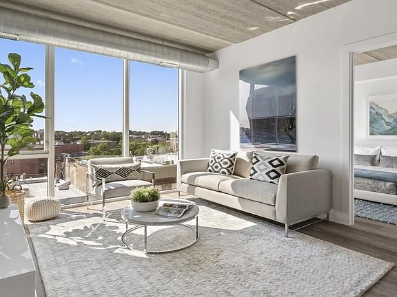 3rd image of 659 W Cornelia Ave #203