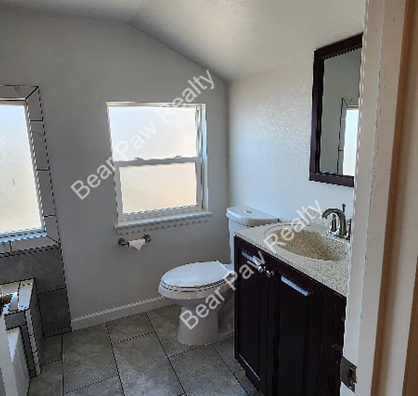 1007 W 29th St — Photo 9