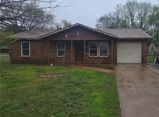 2511 N 4th St, Rogers, AR 72756