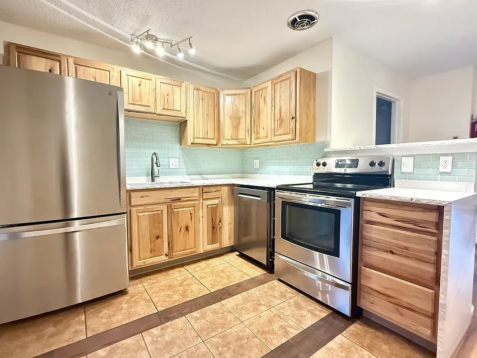 3170 Columbine Dr #32