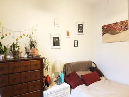 Rented by MCR Realty | media 27