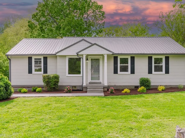 1924 Woodmont Dr, Columbia, TN 38401