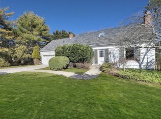 10 Pin Oak Ln, Westhampton Beach, NY 11978