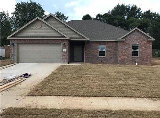 486 E Hayes St, Pea Ridge, AR 72751