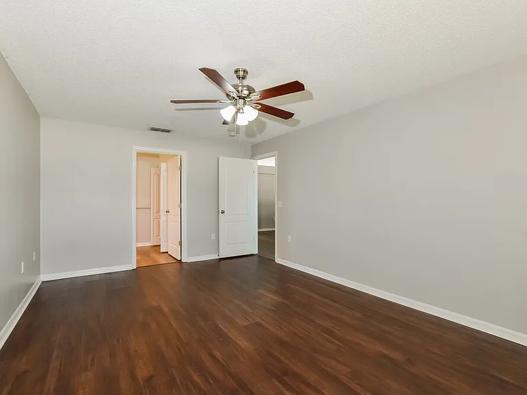 232 Tiffany Ct — Photo 9