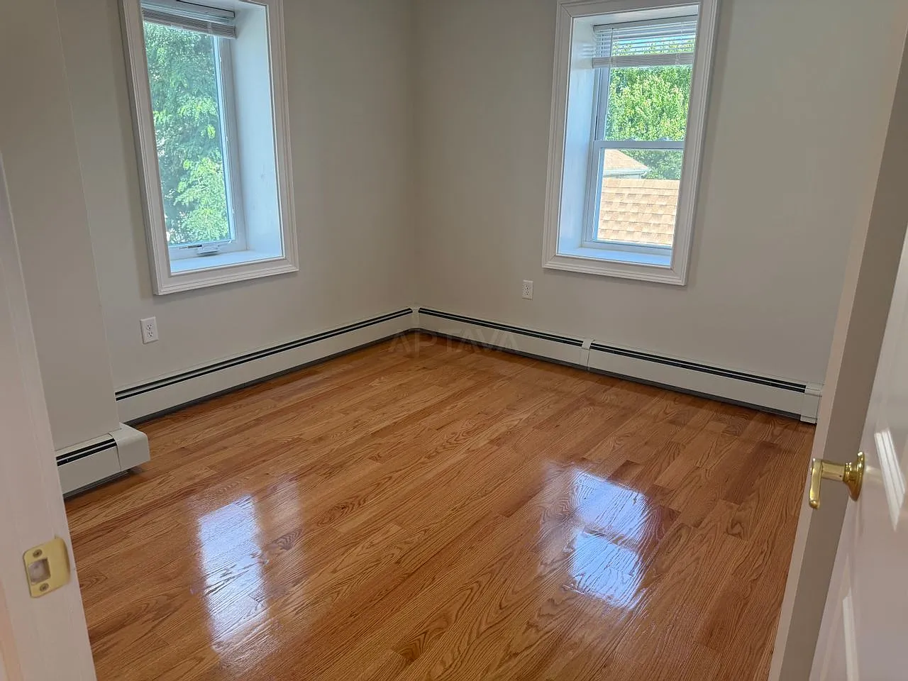 3 bed, 1.5 bath, 1100 sqft, $3,500 — Photo 2