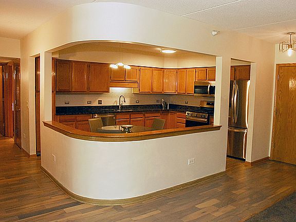 3rd image of 5005 Warren St W #201