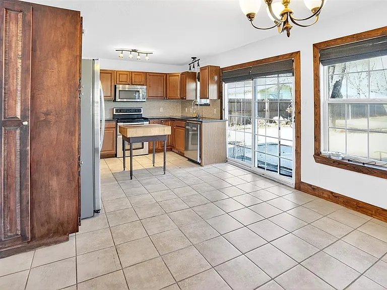 316 W Rucker St — Photo 11