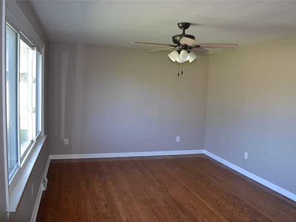 3rd image of 4642 Laredo St