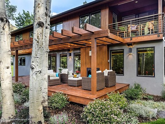 Luxurious back patio living