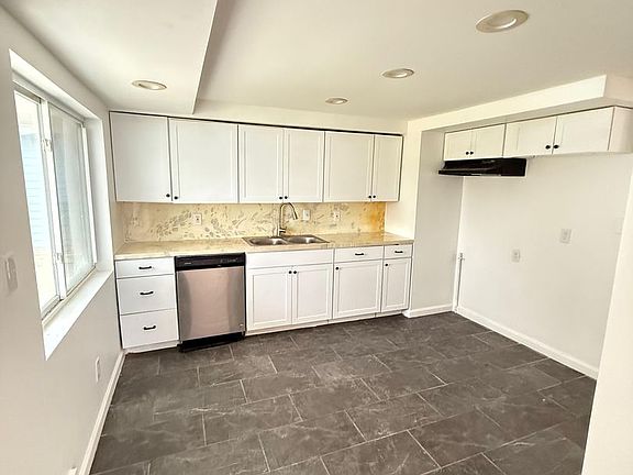 3rd image of 25510 Benton Ave