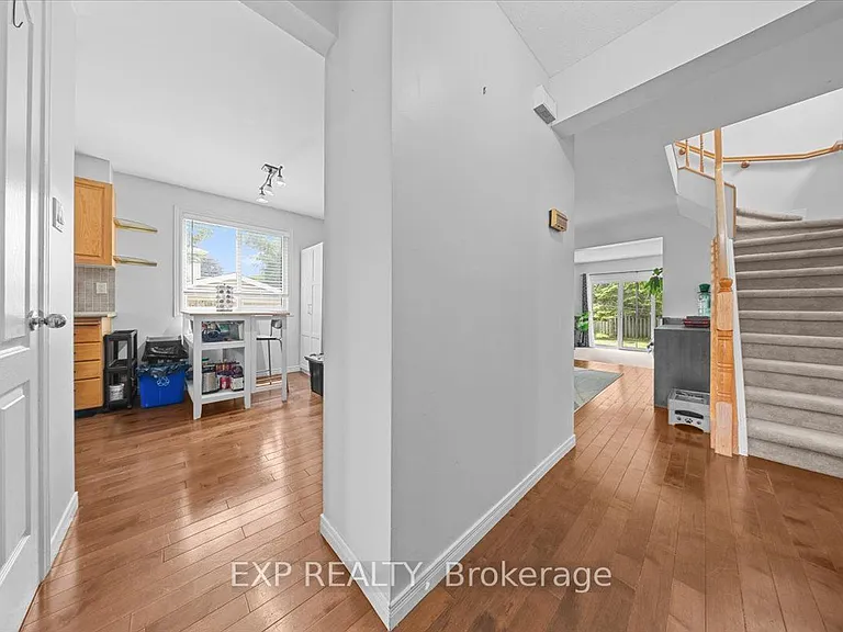 32 Flanders St — Photo 4