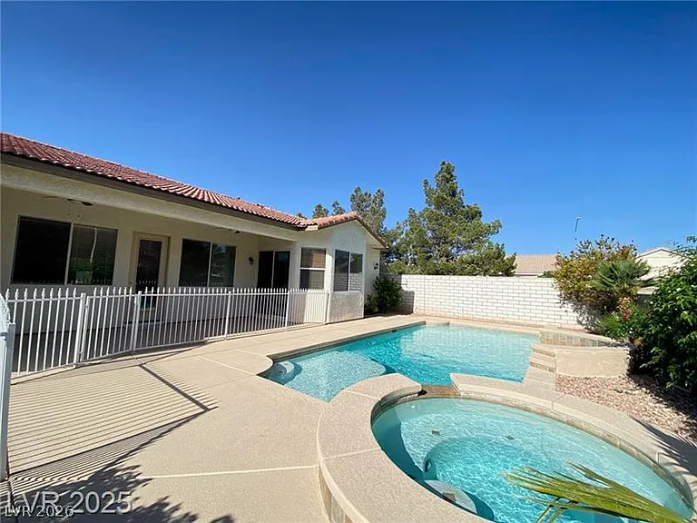 797 Tiffany Bend Ct — Photo 2