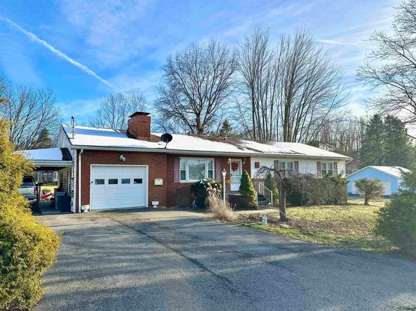 66 School St, Grafton, WV 26354