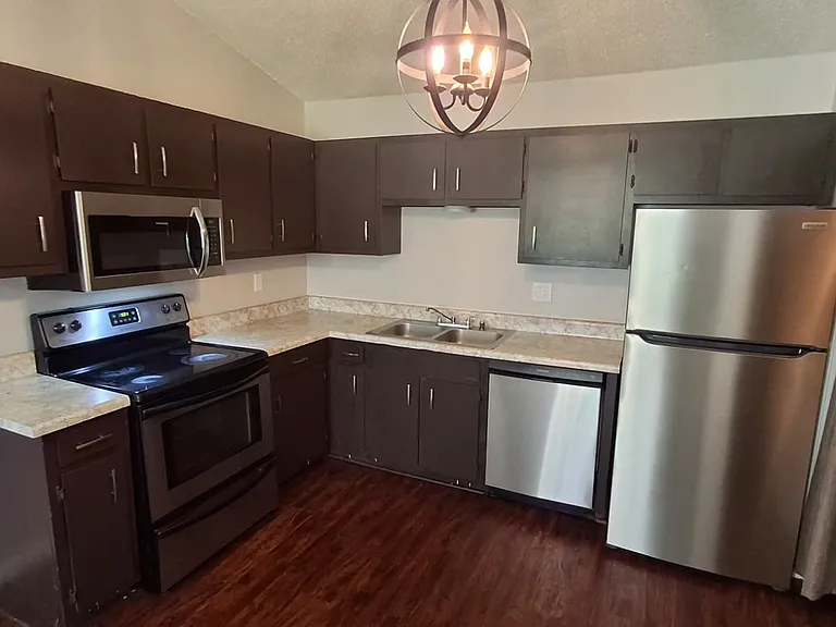 3700 Squaw Valley Dr SW #D — Photo 3