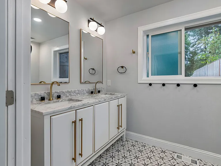 16933 Greentree Ave — Photo 20