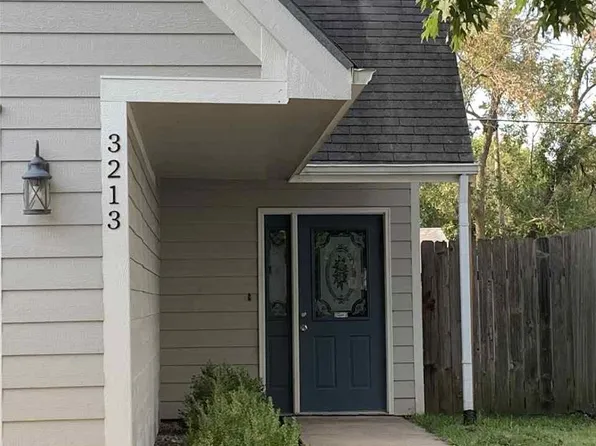 3213 W 25th St, Lawrence, KS 66047