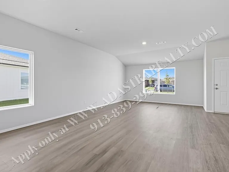 20846 Starside St — Photo 3