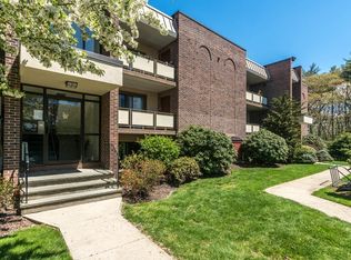 53 Angleside Rd APT 1, Waltham, MA 02453