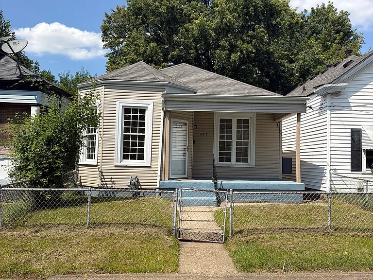 427 Montana Ave — Photo 2