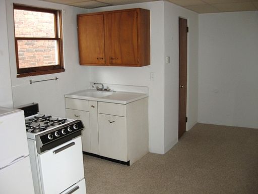 2nd image of 121 S 19th St APT 2