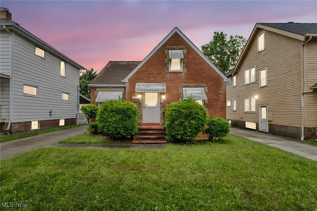 11215 Langton Ave photo 1