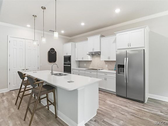 3rd image of 1421 Saint James Loop