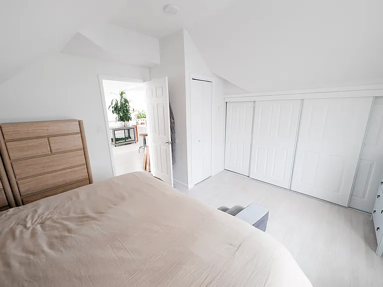 Master bedroom's 2 closets
