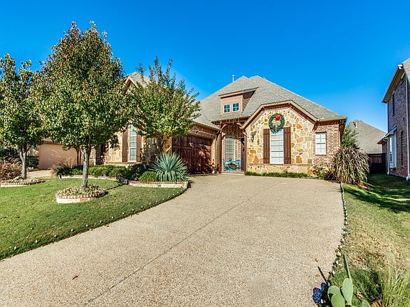 2nd image of 2531 Broadway Dr