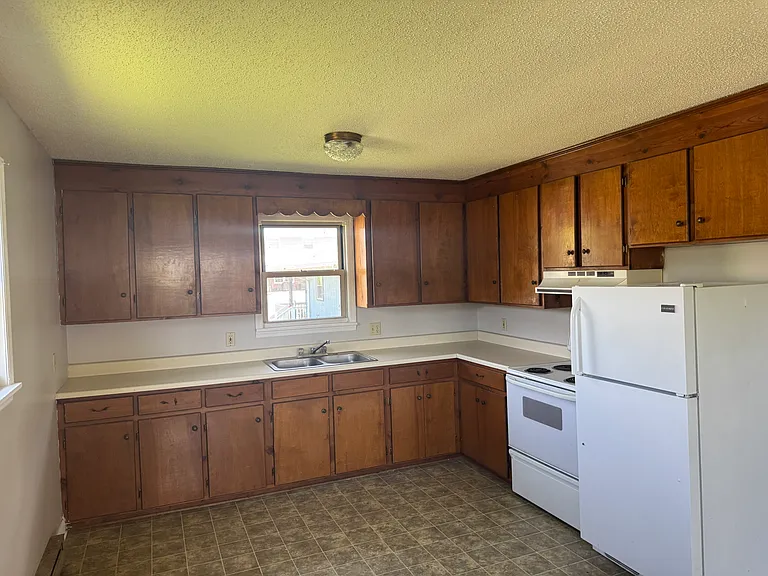 112 Monterey Dr — Photo 9