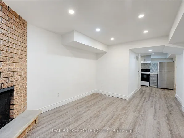 1098 Sawgrass Cres #Basement, Mississauga, ON L5C 3V4