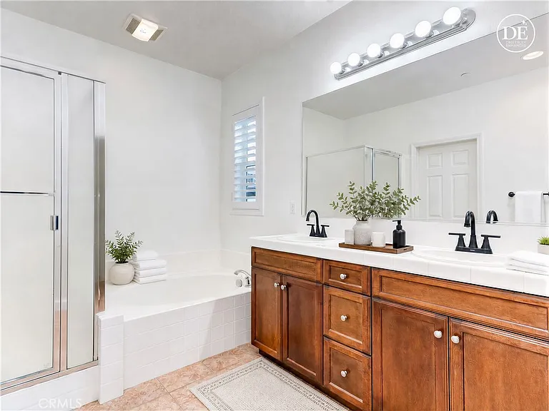 15220 Cambridge St — Photo 20