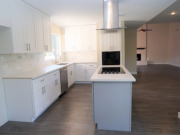 Kitchen w/ all new cabinets