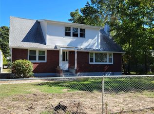 11 Dourland Rd, Medford, NY 11763