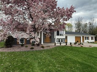 1114 Parkside Dr, Webster, NY 14580