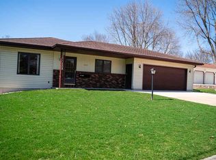 1003 13th St, Grundy Center, IA 50638
