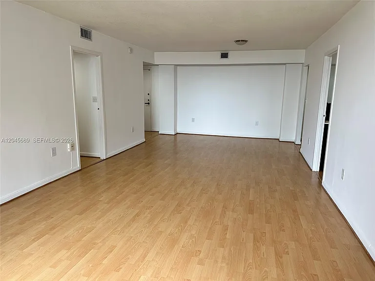 2333 Brickell Ave #1610 — Photo 3
