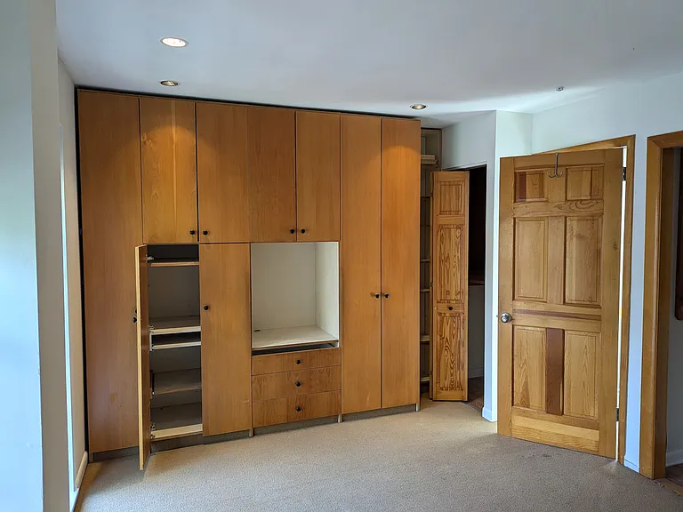 Front bedroom - Built in cabinets