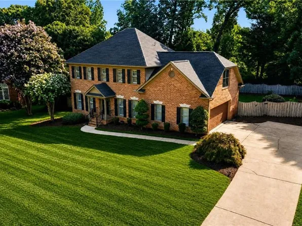 704 Glendevon Ct N, Whitsett, NC 27377
