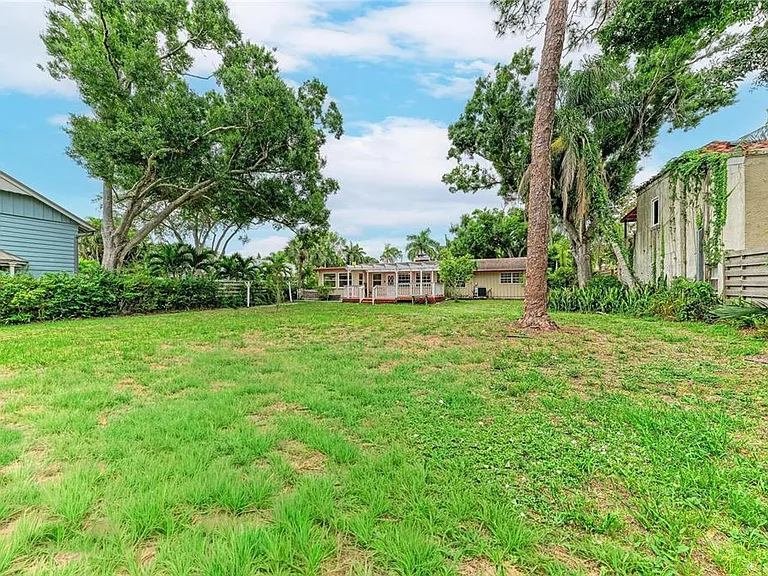 1827 Alta Vista St — Photo 43