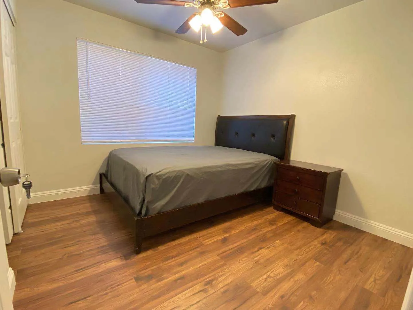 5 bed, 2307 sqft, $650 — Photo 2