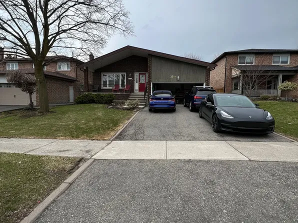 2516 Parmeer Dr, Mississauga, ON L5C 3B2