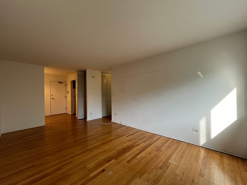 1st image of 736 W Buena Ave APT 403